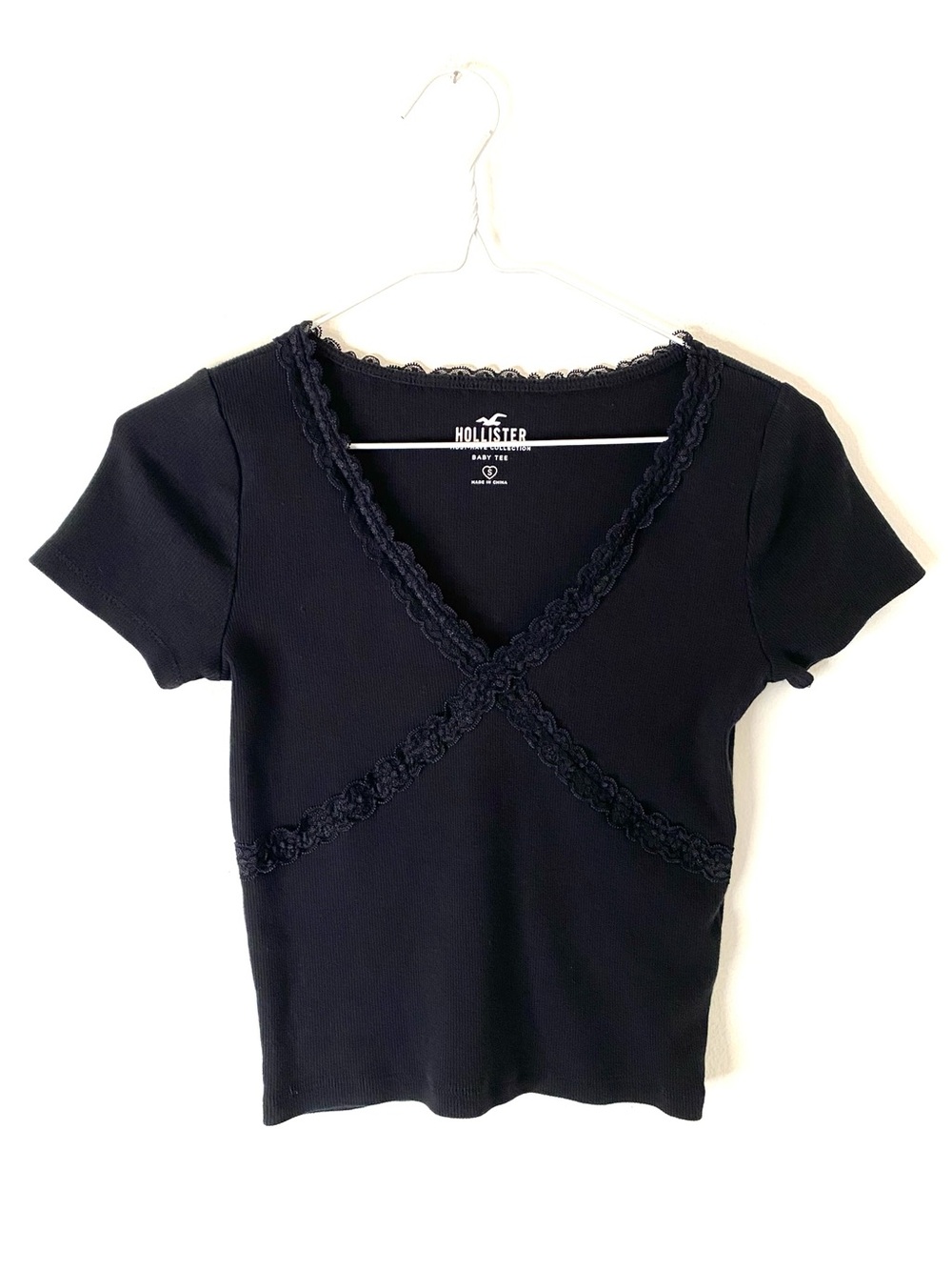 Hollister Black Lace Trim Baby Tee Fitted Ribbed Y2K Coquette Top